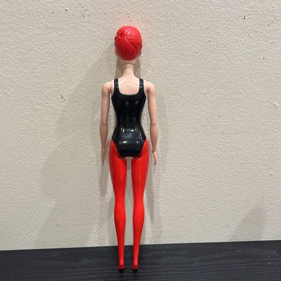 Barbie Color Reveal Doll - Picture 2 of 4